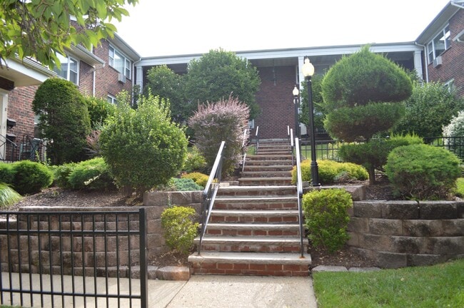 Primary Photo - 455 Fairview Ave