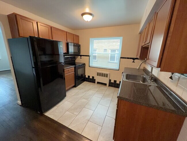 Building Photo - 3089 Glenmore Ave
