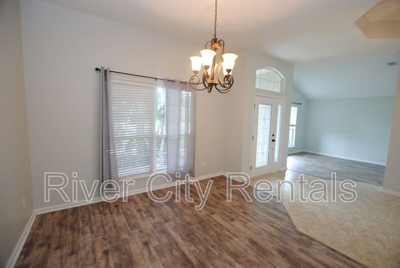 Building Photo - 599 Chestwood Chase Dr