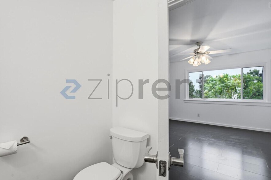 Building Photo - Unit 22