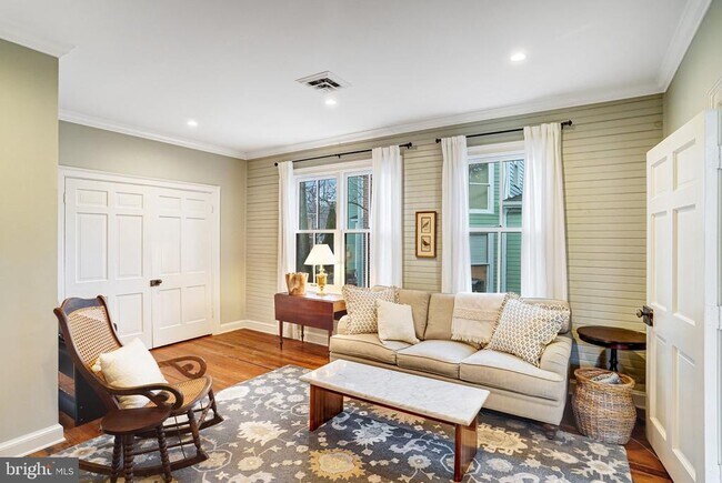 Building Photo - 7153 Main St