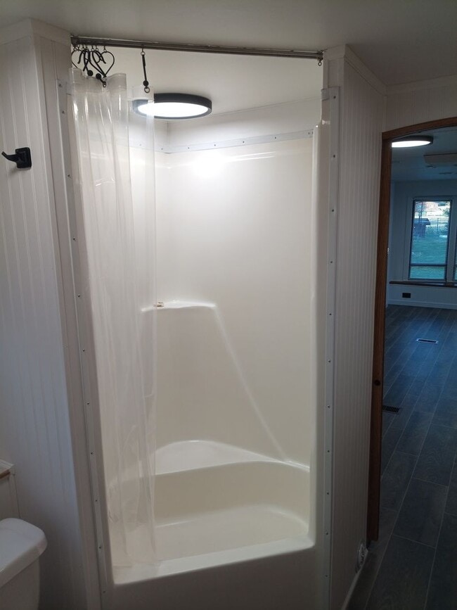 Building Photo - Private Manufactured Home!