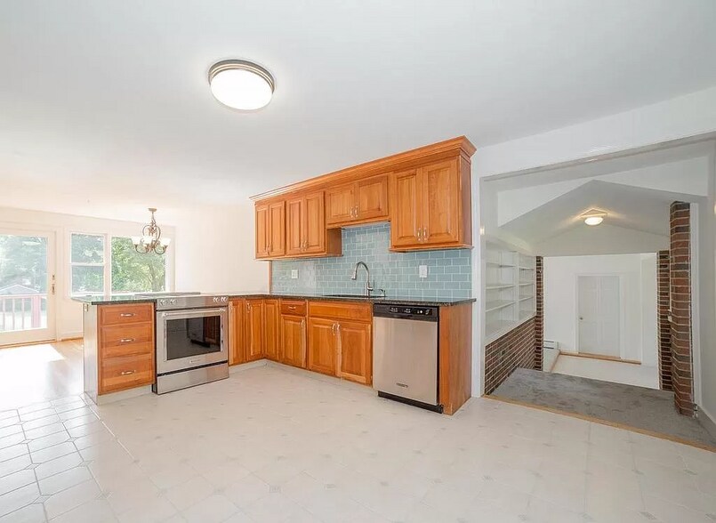 Building Photo - 39 Jackson St