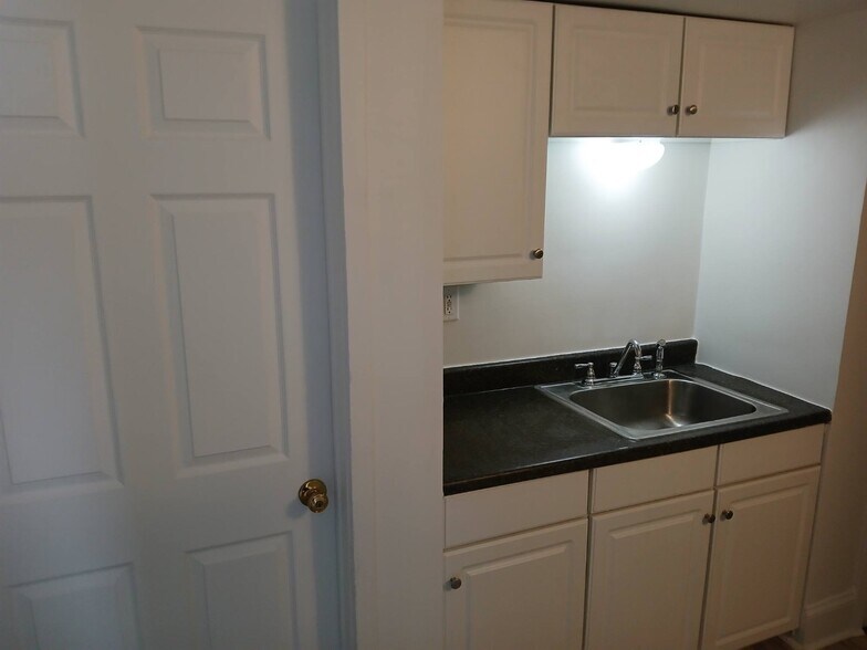 Building Photo - 303 W Lawrence St