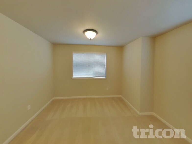 Building Photo - 3715 Santis Loop SE