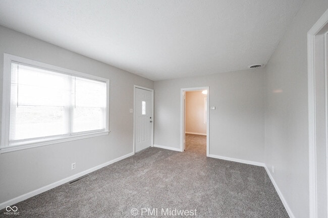 Building Photo - 1615 E Southport Rd
