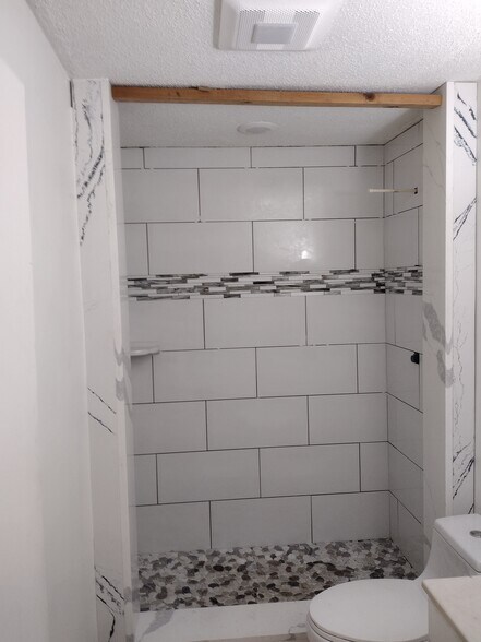 Building Photo - 4862 SE Anchor Ave