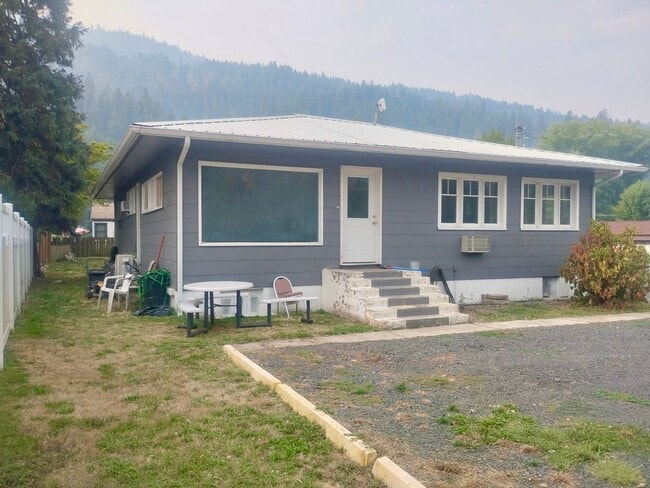 Primary Photo - Charming Two-bedroom, One-bathroom home in Orofino, Idaho