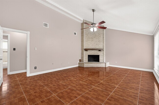 Building Photo - 7403 Shady Vale Ln