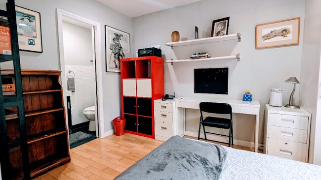 Building Photo - 396 Dean St