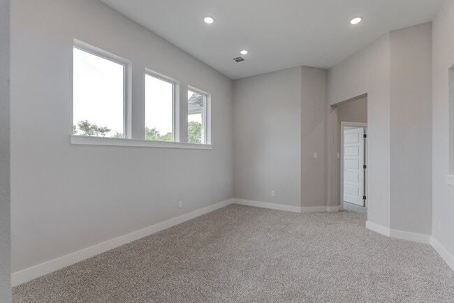 Building Photo - 624 Edgewood Dr
