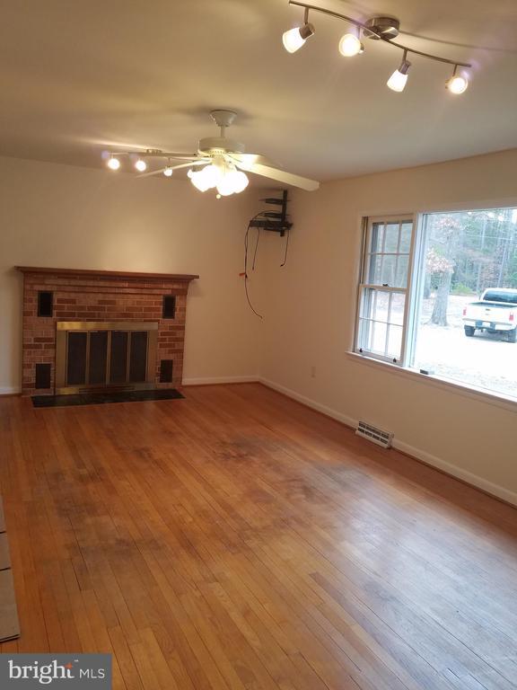 Building Photo - 8685 Ironsides Rd