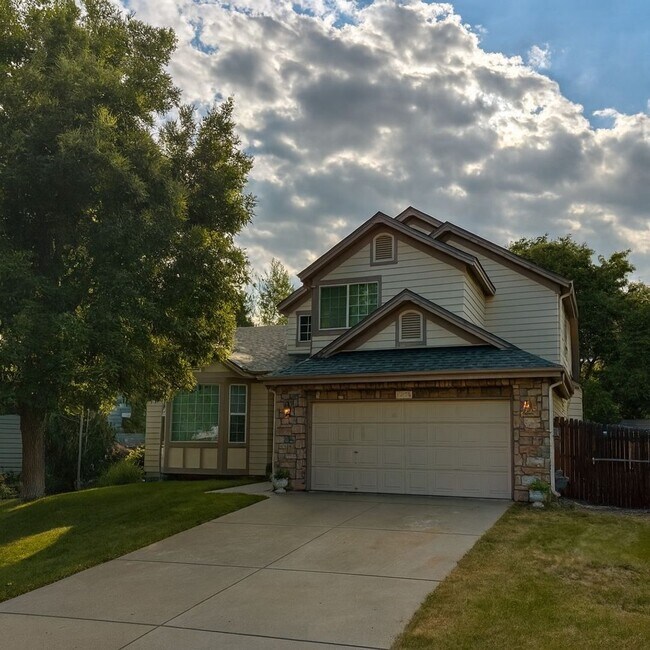 Building Photo - Available October 10th is this open layout 5 bedroom home in Green Mountain!
