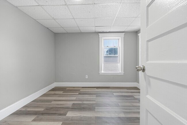 Building Photo - 423 Park Ave