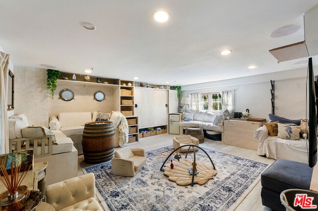 Building Photo - 2851 Seabreeze Dr