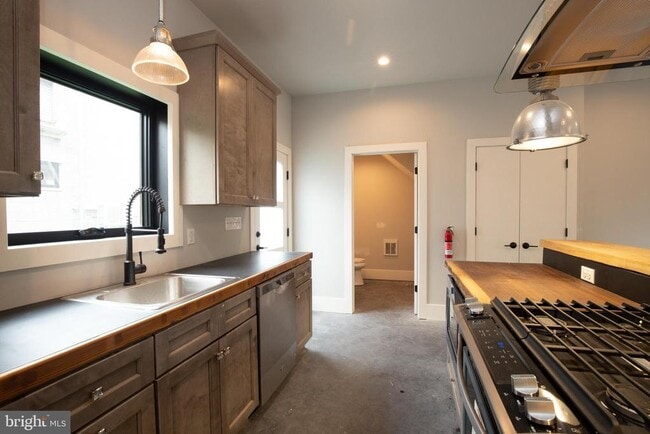 Building Photo - 12 McCready's Alley