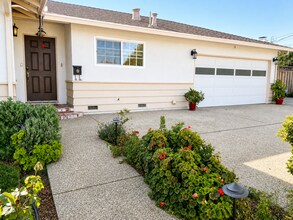 Building Photo - Lovely 3 bedroom 2 bathroom home in San Jose. Available for rent Now!
