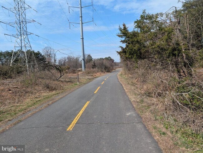 Building Photo - 1891 Crescent Park Dr