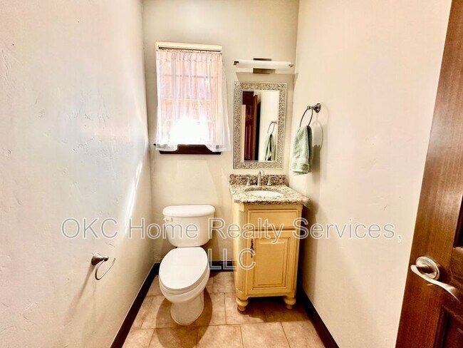 Building Photo - 1216 NW 190th Pl