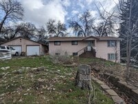 Building Photo - Cherry St Duplex