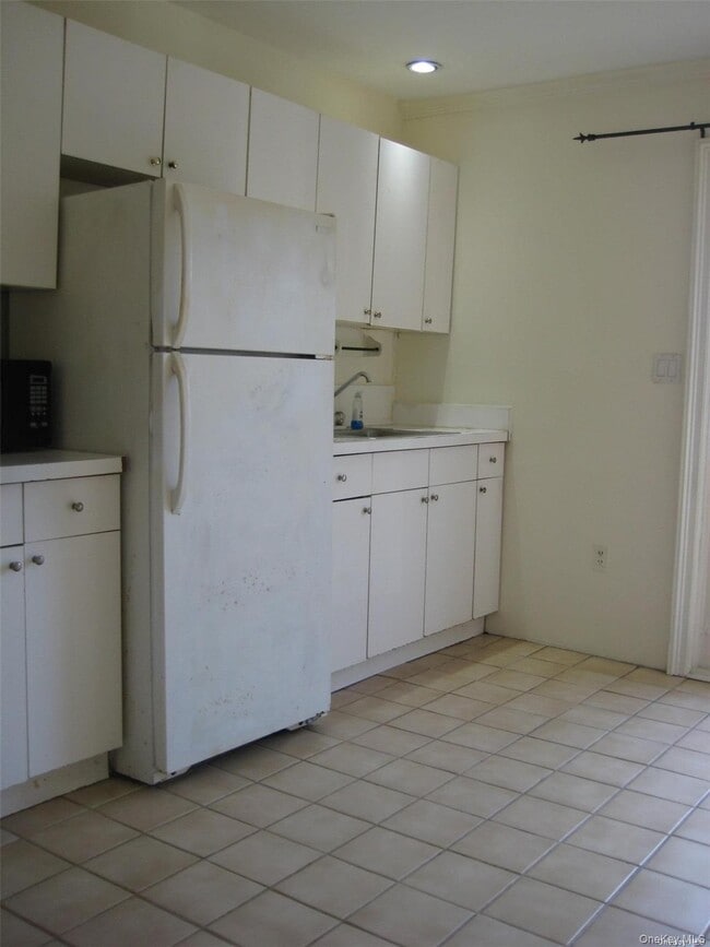 Building Photo - 117 Blydenburgh Ave