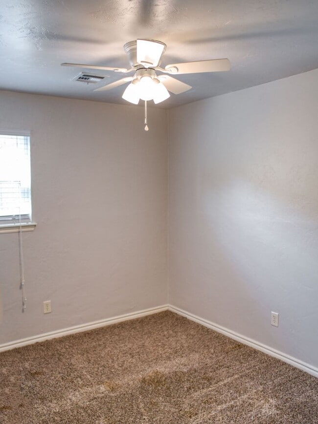 Building Photo - 3 Bedroom 2 Bath home in Shawnee!