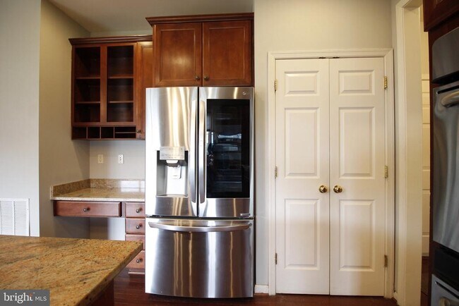 Building Photo - 5569 Jamisons Farm Dr