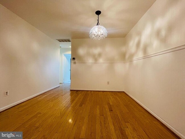 Building Photo - 7715 Lafayette Forest Dr