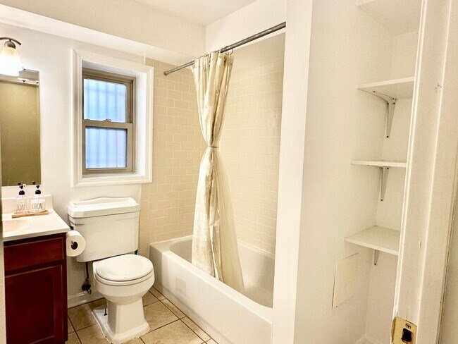 Building Photo - 2 Bed 1 Bath Adams Morgan