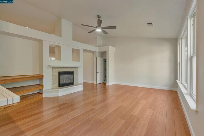 Building Photo - 4719 Golden Bear Dr