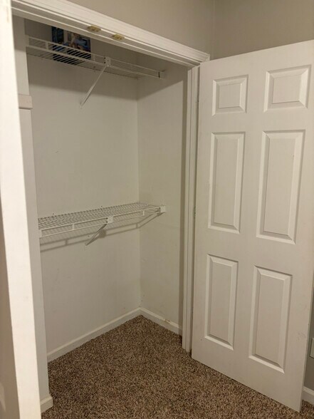 Building Photo - 860 Green Forest Dr