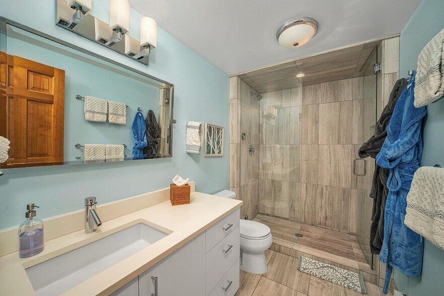 Building Photo - 450 S Pine St