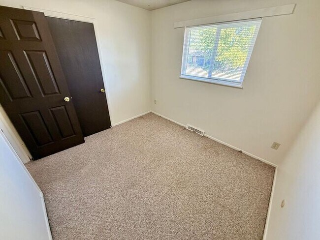 Building Photo - MOVE IN SPECIAL! $1,200 OFF FIRST FULL MONTH!!! 4 Bed, 2 Bath Single Family Home near City Park!