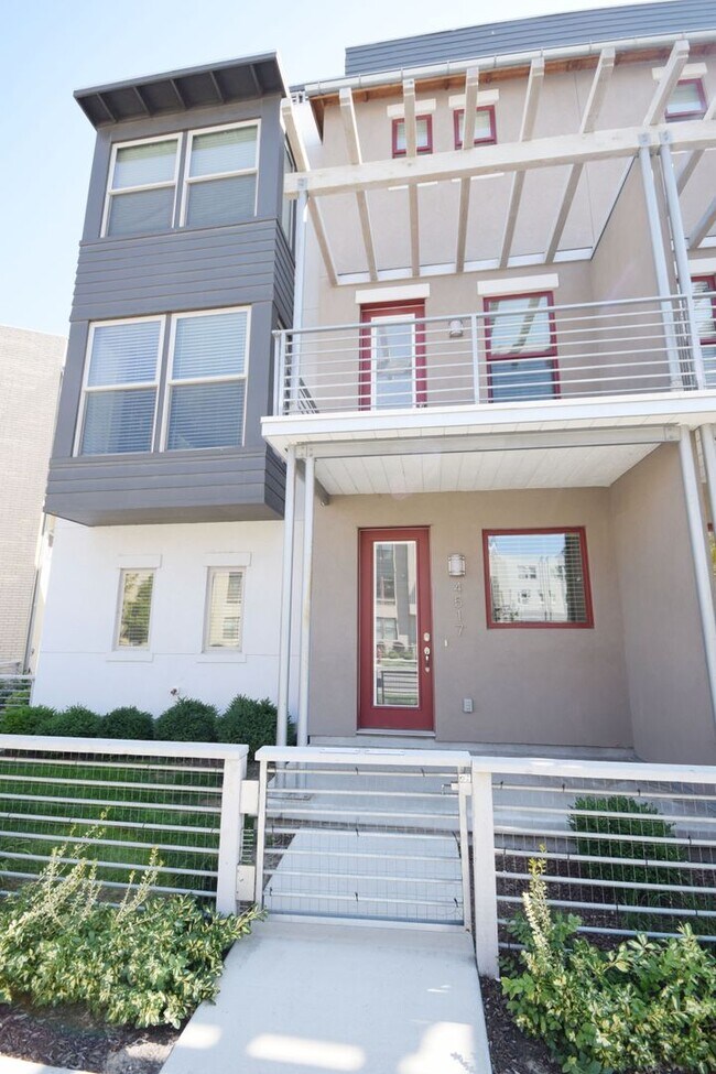 Building Photo - Grames-Daybreak