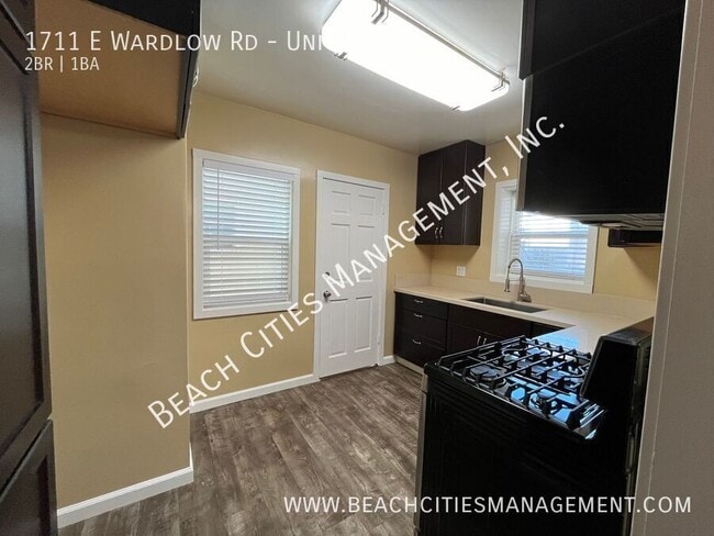 Building Photo - 1711 E Wardlow Rd