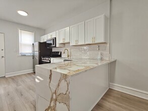 Building Photo - 3032 n stillman-
