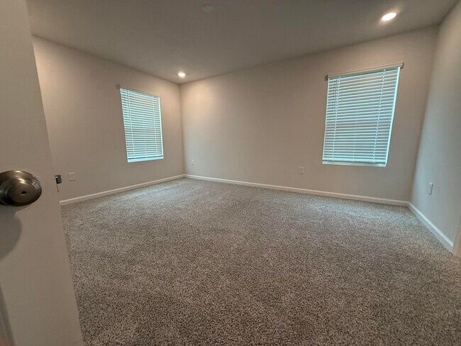Building Photo - 2800 Tallgrass Ct