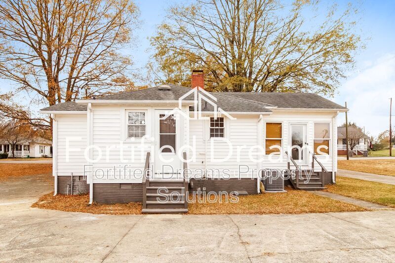 Building Photo - 309 E 11th St