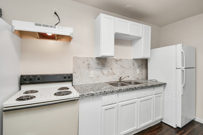 Building Photo - 4207 Phlox St