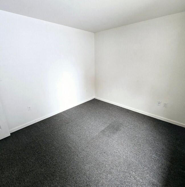 Building Photo - 6 5th St