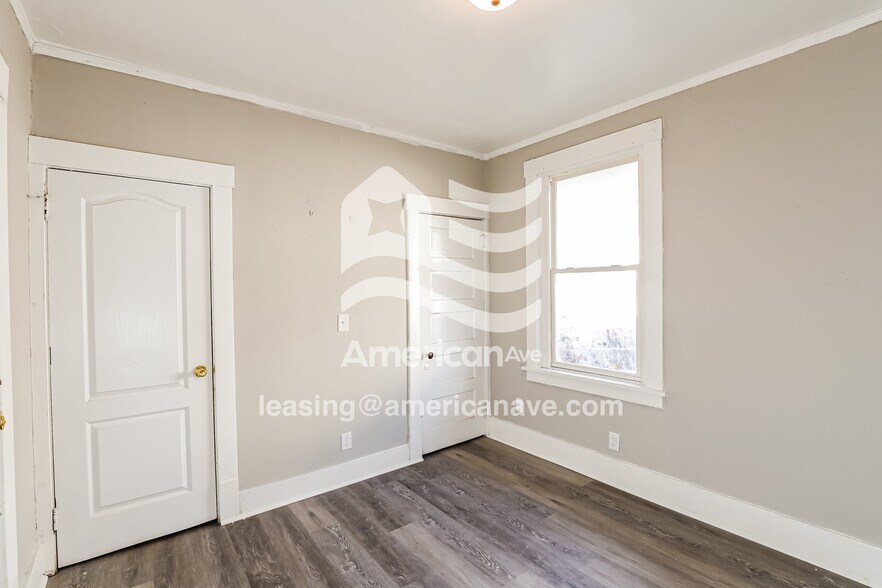 Building Photo - 6006 S 20th Ave