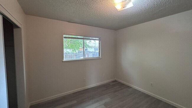 Building Photo - Water, Sewer Included