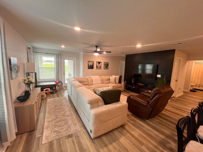 Building Photo - 4616 Naval Ct