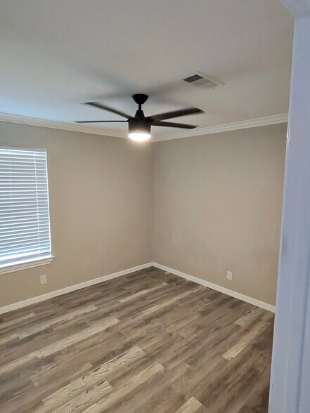 Building Photo - 904 Westview Cir