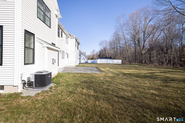 Building Photo - 112 Stallion Dr