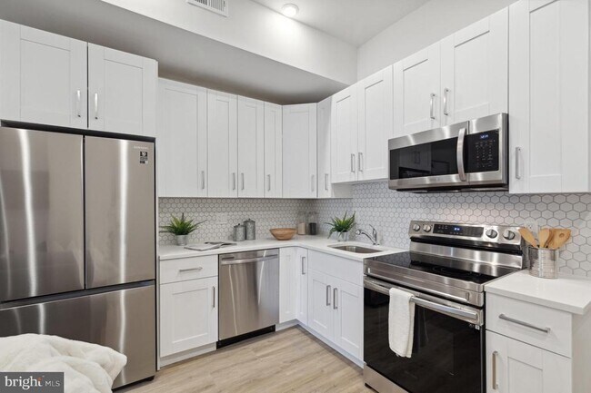 Building Photo - 1330 S Patton St