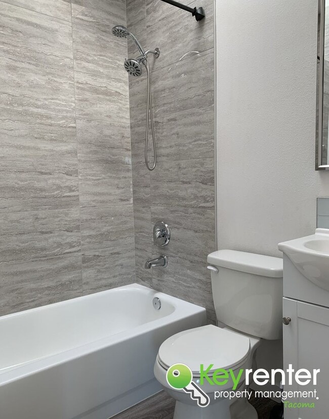 Building Photo - Newly Remodeled Centrally Located Tacoma H...
