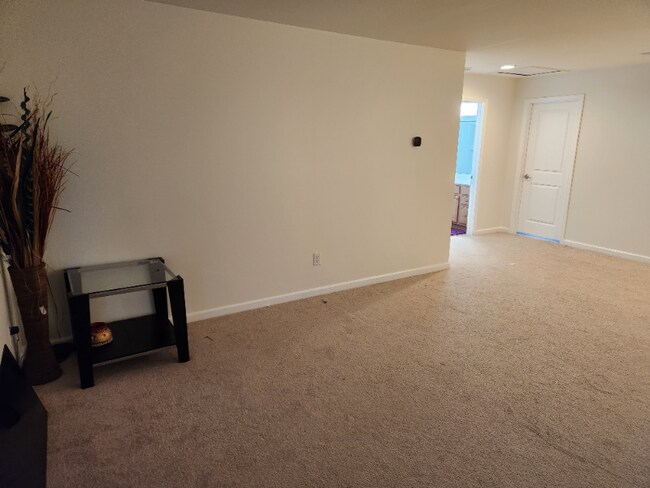 Building Photo - 2041 Leeds Ln