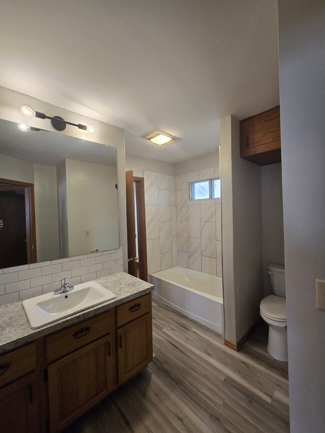 Building Photo - 526 N Martinson Ave