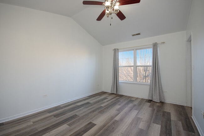 Building Photo - 2976 White Thorn Cir